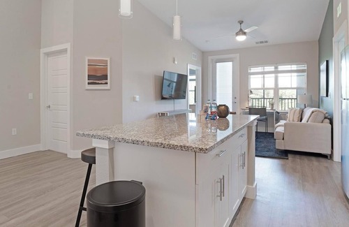 Southeast Orlando Apartment | Landing at APEX South Creek - 2 Bedrooms in Mea.