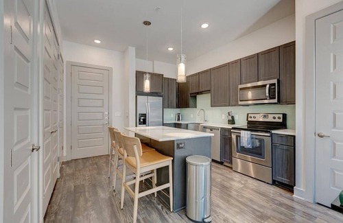 Fort Worth Apartment | Landing at Atlas Waterside Apartments - 1 Bedroom in Downtown Benbrook
