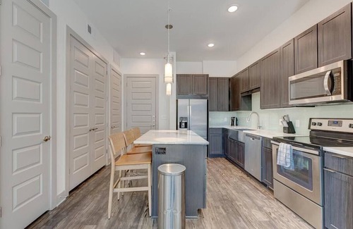 Fort Worth Apartment | Landing at Atlas Waterside Apartments - 1 Bedroom in Downtown Benbrook