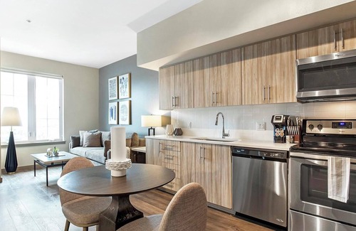 Northwest Portland Apartment | Landing at Bridgetown Lofts - 1 Bedroom in Nort.