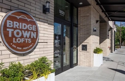 Northwest Portland Apartment | Landing at Bridgetown Lofts - 1 Bedroom in Nort.