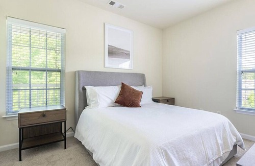 Southwest Raleigh Apartment | Landing at Clairmont at Farmgate - 2 Bedrooms in Southwest Raleigh