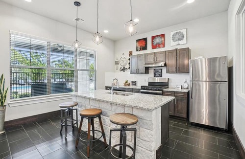 Dallas Apartment | Landing at Clark Ridge Canyon - 1 Bedroom in Redbird/Southwest Dallas