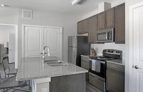 Dallas Apartment | Landing at Clark Ridge Canyon - 1 Bedroom in Redbird/Southwest Dallas