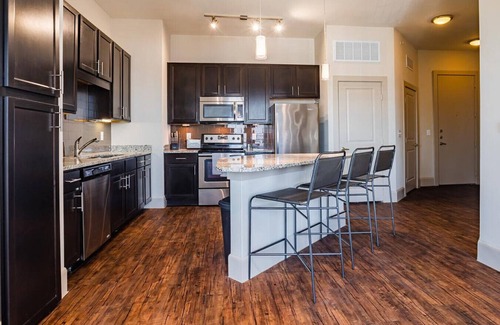Memorial Apartment | Landing at District at Memorial Apartments - 2 Bedrooms in Memorial City