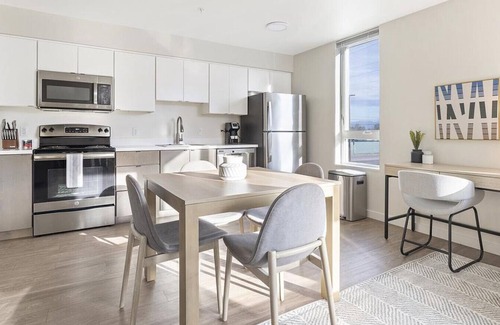 Fairview Apartment | Landing at Douglas Grove - 2 Bedrooms in North Central