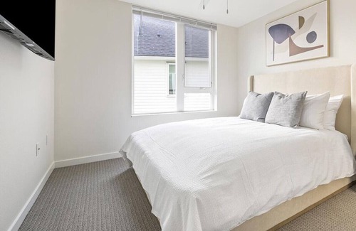 Fairview Apartment | Landing at Douglas Grove - 2 Bedrooms in North Central