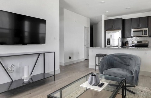 Austin Apartment | Landing at Eighty One10 - 2 Bedrooms in Harris Branch