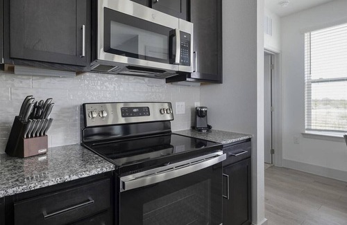 Austin Apartment | Landing at Eighty One10 - 2 Bedrooms in Harris Branch