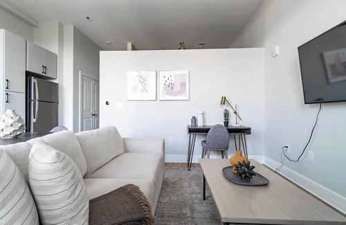 Downtown Apartment | Landing at Foster on the Park - Studio in Downtown