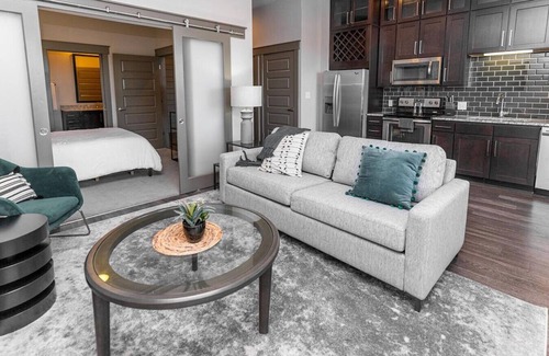 Vickery Meadow Apartment | Landing at Galleries at Park Lane - Studio in Vickery Meadow