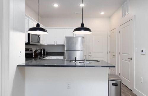 Columbus Apartment | Landing at Gateway Lofts - 1 Bedroom in West Scioto
