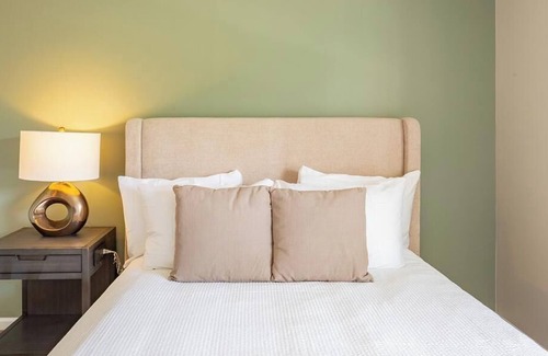 Wayne Apartment | Landing at Island Club - 1 Bedroom in Key Meadows