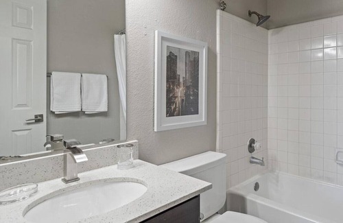 Cityplace Apartment | Landing at Ivy Urban Living - 2 Bedrooms in Old East Dallas