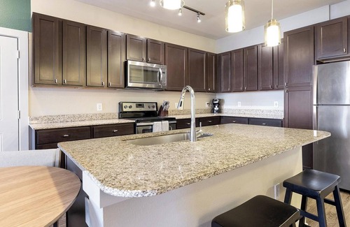 Gruene Apartment | Landing at Lakeview Villas - 1 Bedroom in New B.