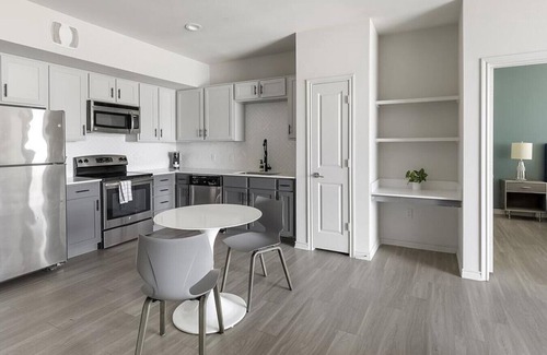 Kessler Apartment | Landing at Lofts at Sylvan Thirty - 2 Bedrooms in East Oak Cliff