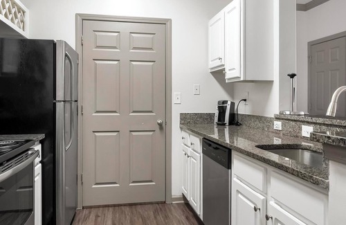 Piedmont Heights Apartment | Landing at Monroe Place - 1 Bedroom in Lenox Park