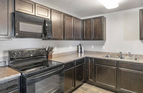 Magna Apartment | Landing at Oquirrh Hills - 2 Bedrooms in Downtown Magna