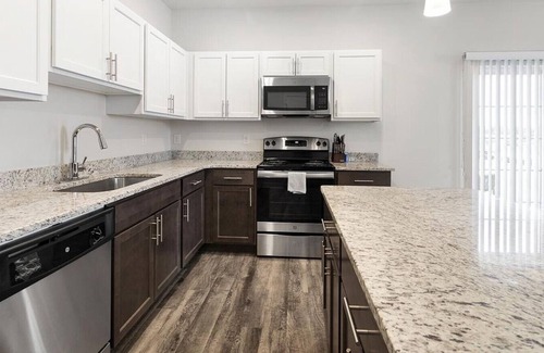 Norfolk - Virginia Beach Apartment | Landing at Park 216 Apartments - 1 Bedroom in Downtown Suffolk
