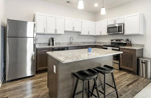 Norfolk - Virginia Beach Apartment | Landing at Park 216 Apartments - 1 Bedroom in Downtown Suffolk
