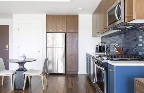 Uptown Apartment | Landing at Raleigh Slabtown - 1 Bedroom in Northwest Portland
