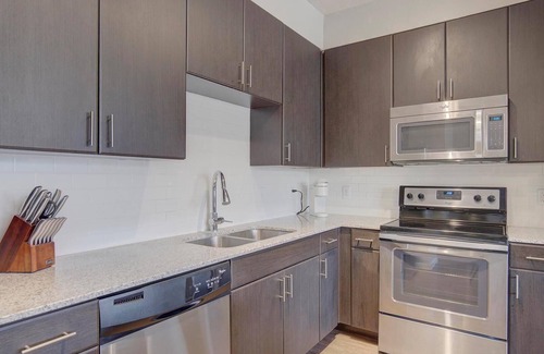 Terrell Heights Apartment | Landing at Republic At Alamo Heights - 2 Bedroo.