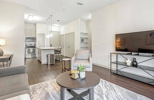 Near East Side Apartment | Landing at Rivera on Broadway - 1 Bedroom in Downtown