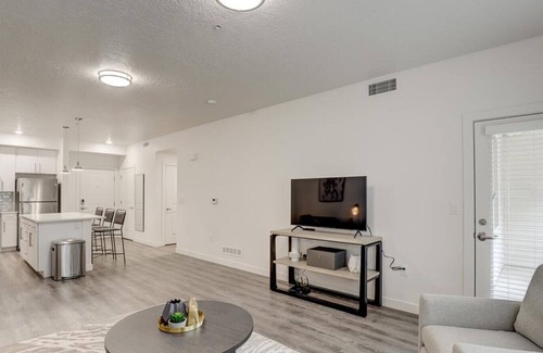 Bluffdale Apartment | Landing at Rockpoint - 1 Bedroom in Independence At The Point