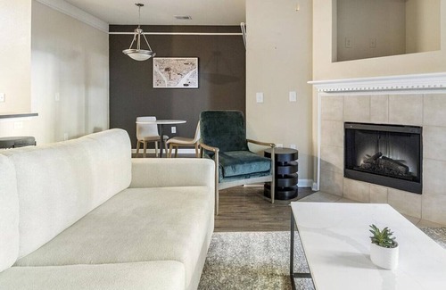 Northwest Raleigh Apartment | Landing at Rose Heights Apartments - 1 Bedroom in Northwest Raleigh