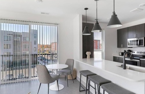 Richmond Apartment | Landing at Sphere - 1 Bedroom in Chamberlayne Industrial Center