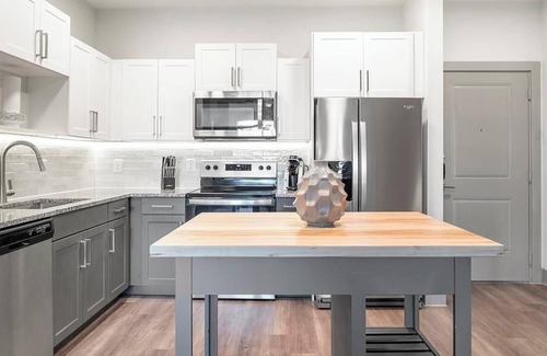 Sanford Apartment | Landing at The Henry Luxury Apartments - 2 Bedrooms in Sanford