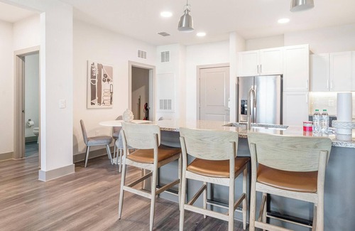 Sanford Apartment | Landing at The Henry Luxury Apartments - 2 Bedr.