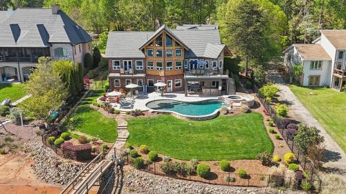 Denver House | Landing at the Lake