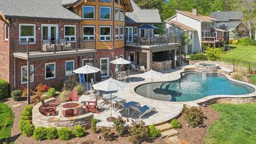 Denver House | Landing at the Lake
