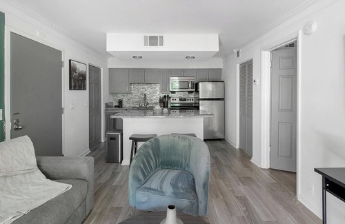 Green Hills Apartment | Landing at The Metropolitan - 1 Bedroom in Nash.