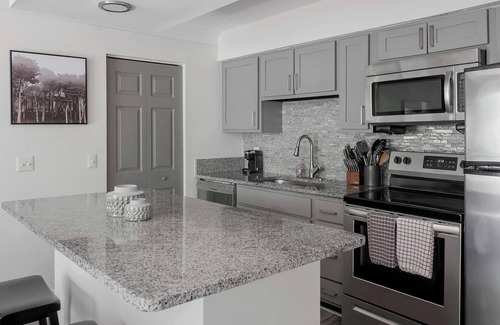 Green Hills Apartment | Landing at The Metropolitan - 1 Bedroom in Nash.