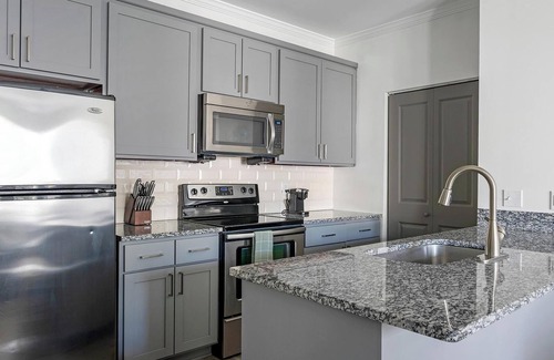 Green Hills Apartment | Landing at The Metropolitan - 1 Bedroom in Nash.