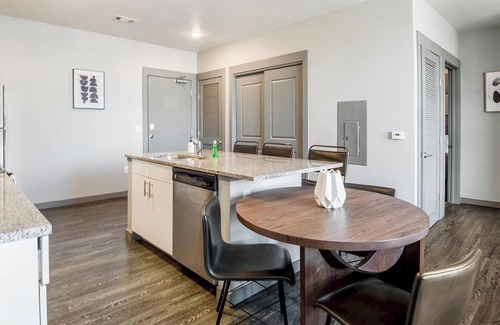 University District Apartment | Landing at The Nine @ Memphis - 4 Bedrooms in U.