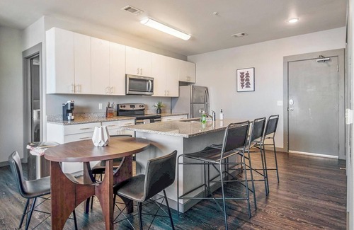 University District Apartment | Landing at The Nine @ Memphis - 4 Bedrooms in U.