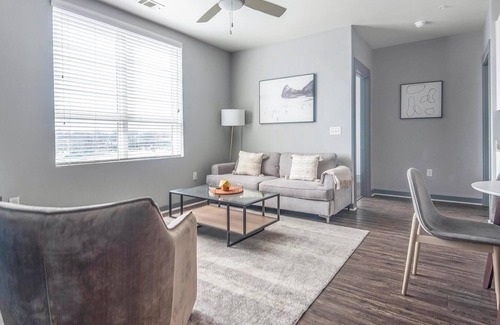 University District Apartment | Landing at The Nine @ Memphis - 4 Bedrooms in U.