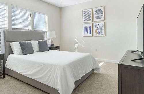 Clayton Apartment | Landing at The Pines at Glen Laurel - 2 Bedrooms in Downtown Clayton
