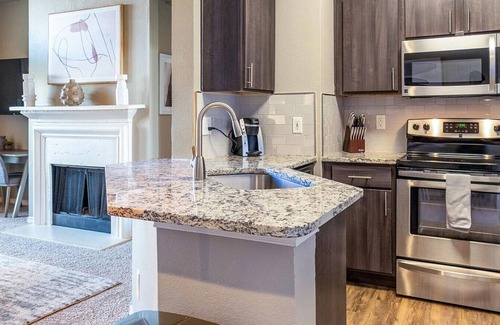 Las Colinas Apartment | Landing at The Station at MacArthur - 1 Bedroom in Las Colinas