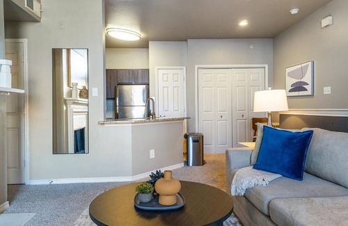 Las Colinas Apartment | Landing at The Station at MacArthur - 1 Bedroom in Las Colinas