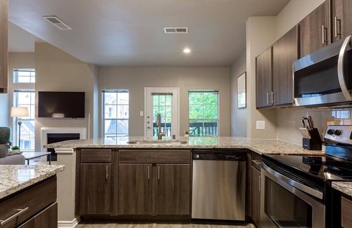 Las Colinas Apartment | Landing at The Station at MacArthur - 1 Bedroom in Las Colinas