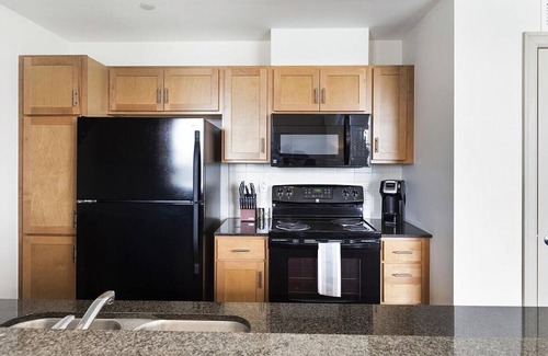 Midtown Apartment | Landing at The Strathmore Apartments - 1 Bedroom in Cass Corridor