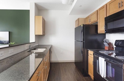 Midtown Apartment | Landing at The Strathmore Apartments - 1 Bedroom in Cass Corridor