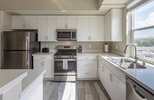 Sparks Apartment | Landing at Waterfront at the Marina - 2 Bedrooms in Downtown Sparks