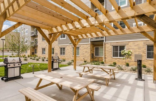 Overland Park Apartment | Landing at WaterWalk Kansas City - Overland Park - 3 Bedrooms in Overland Park Plaza
