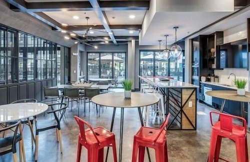 Keller Apartment | Landing at Westhouse - 2 Bedrooms in Downtown Fort Worth