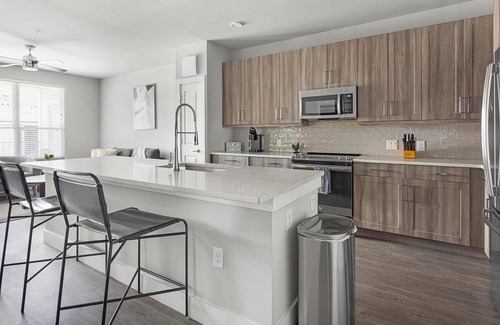 Katy Apartment | Landing | Beautiful 1BD, Gym, Clubhouse
